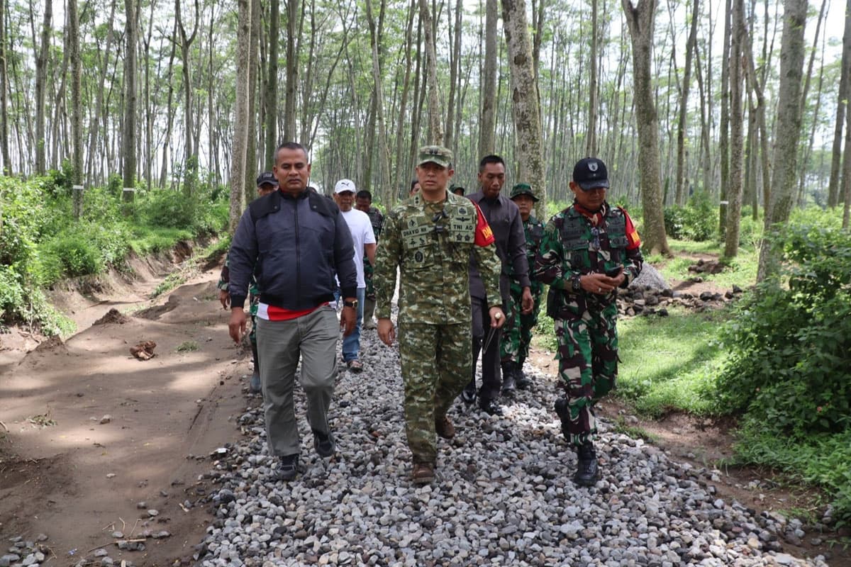 Tinjau Lokasi, Dansatgas TMMD ke 127 Kodim 0809 Kediri Pastikan Program Berjalan Sesuai Rencana